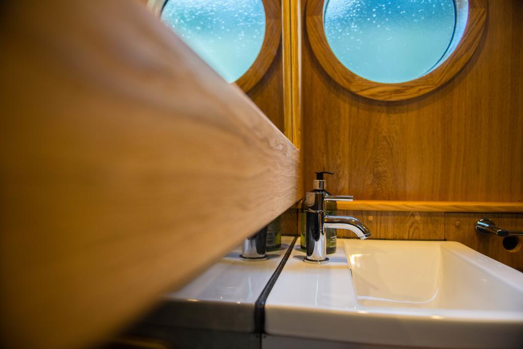 Narrowboat Puzzle Hotel Ely Exterior foto